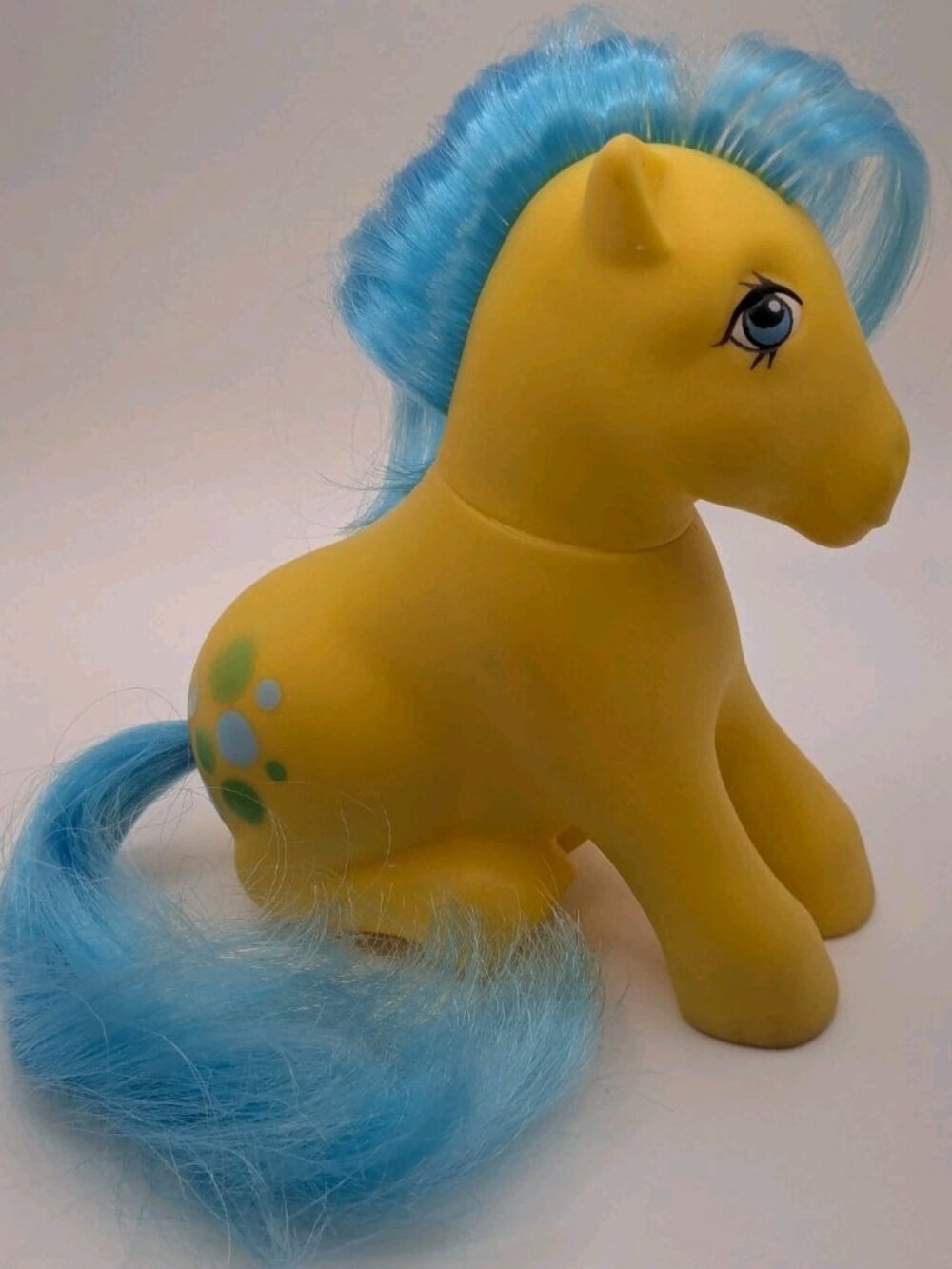 1983 G1 My Little Pony Sitting Bubbles Yellow w/ Blue Hair MLP